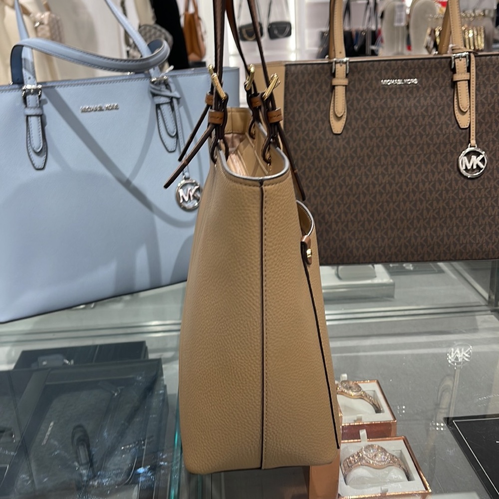 MICHAEL KORS JET SET TRAVEL MEDIUM DOUBLE POCKET TOTE NON-LEATHER VEGAN 
CAMEL - Picture 4 of 16